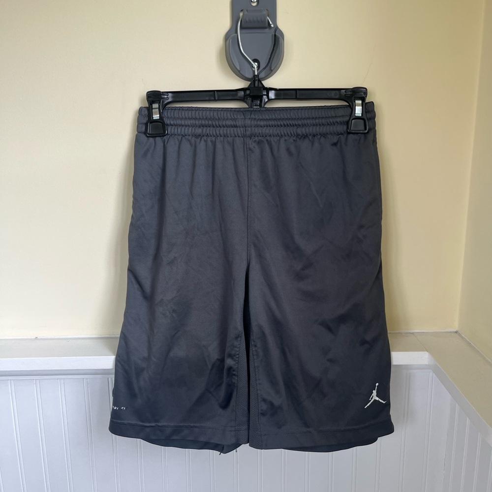 BOYS MEDIUM JORDAN GREY SHORTS